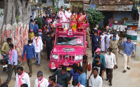 Dubbaka by-poll: TRS way ahead In campaign