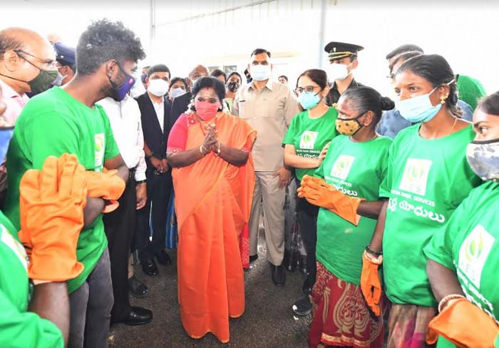 Governor visits Bowenpally agriculture market
